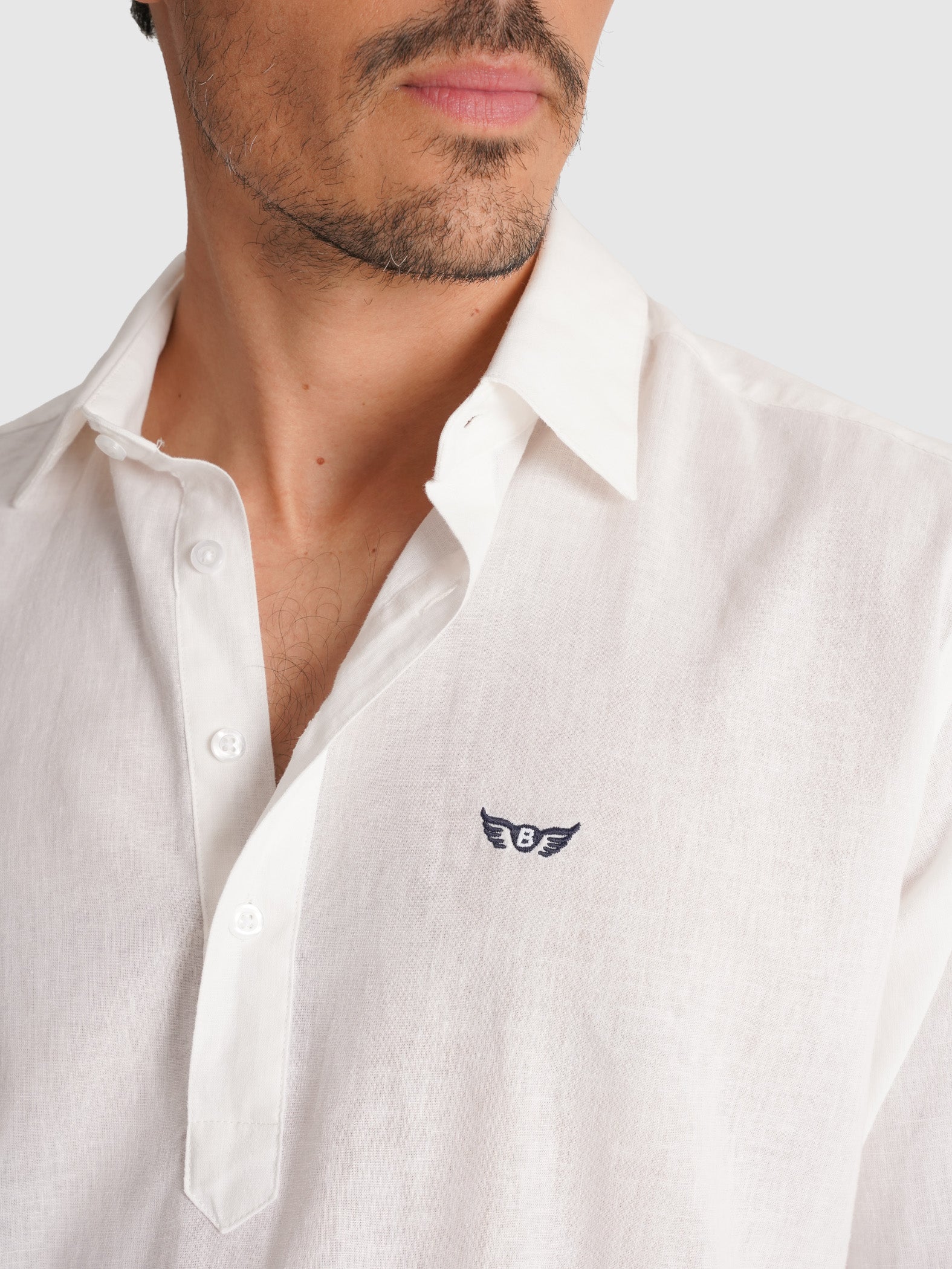 WHITE LONG SLEEVE REGULAR FIT MR SHIRT. BLUE