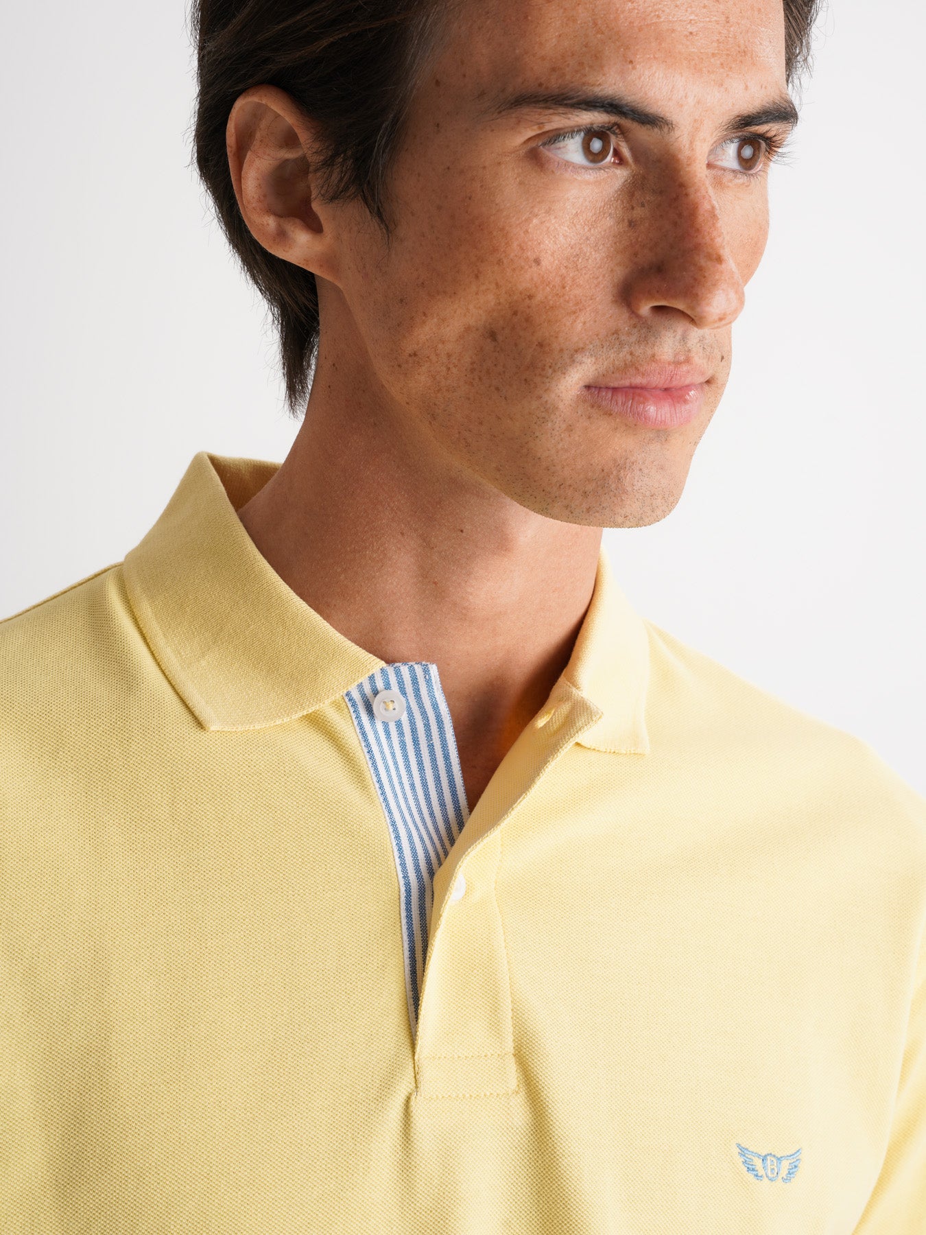 Polo de piqué amarillo de corte estándar de Mr. Blue