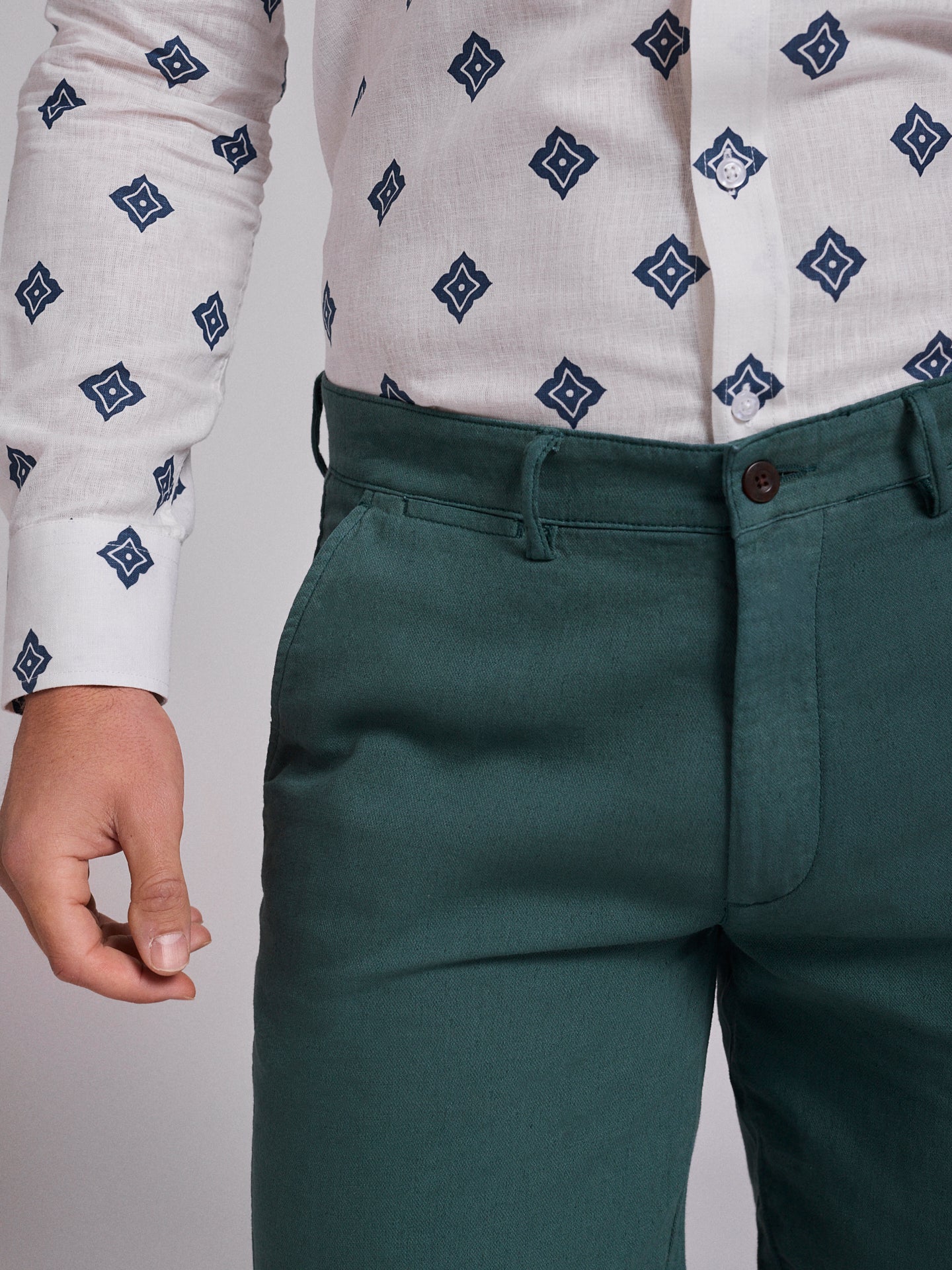 GREEN LINEN BERMUDA REGULAR FIT MR. BLUE