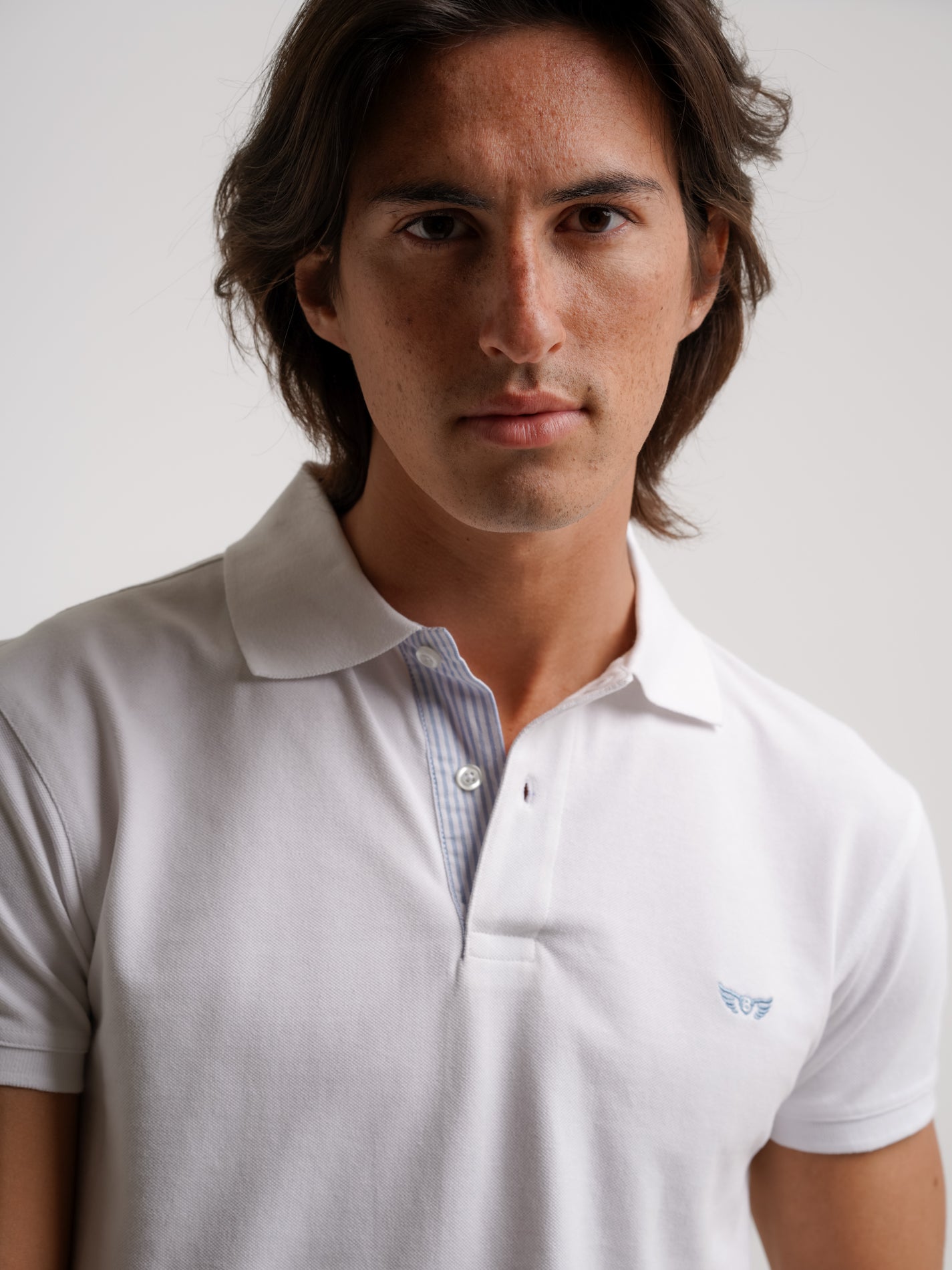 Polo de piquet blanco de corte estándar de Mr. Blue