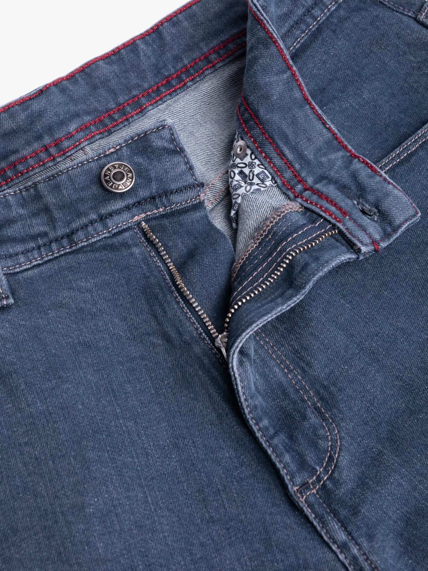 Classic Fit Jeans