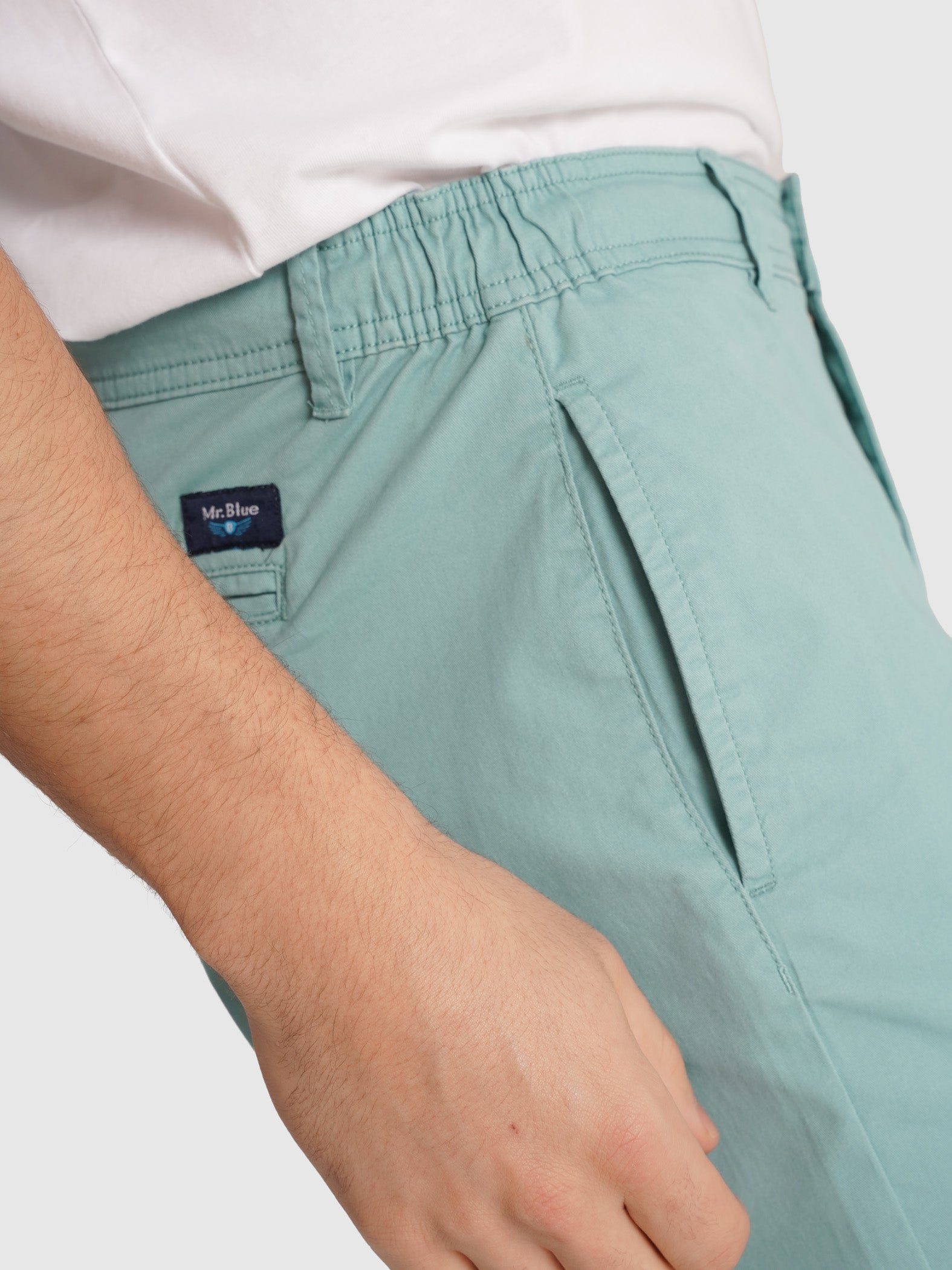 BERMUDA DE SARGA VERDE REGULAR FIT MR. AZUL