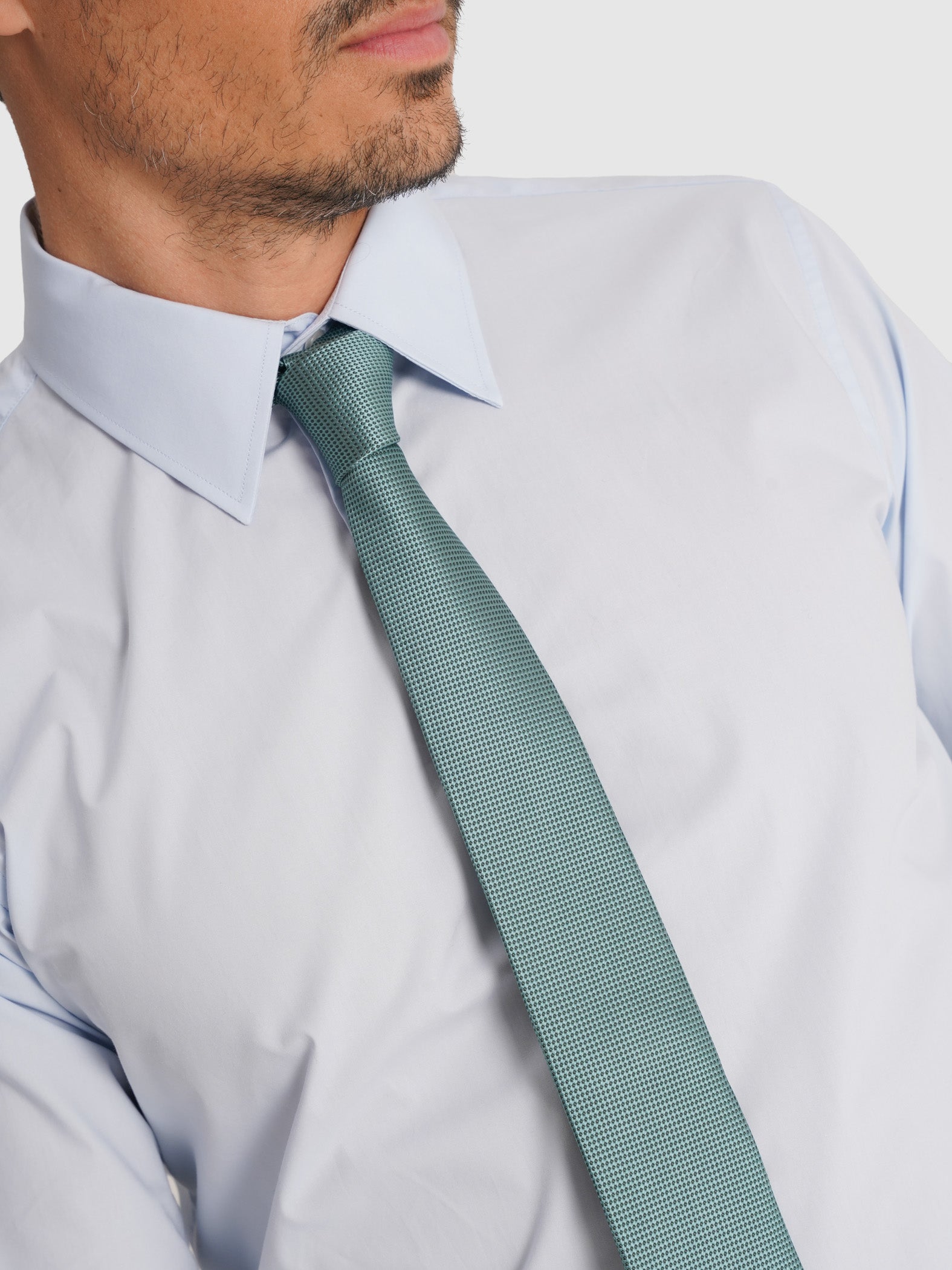 GREEN TIE MR. BLUE