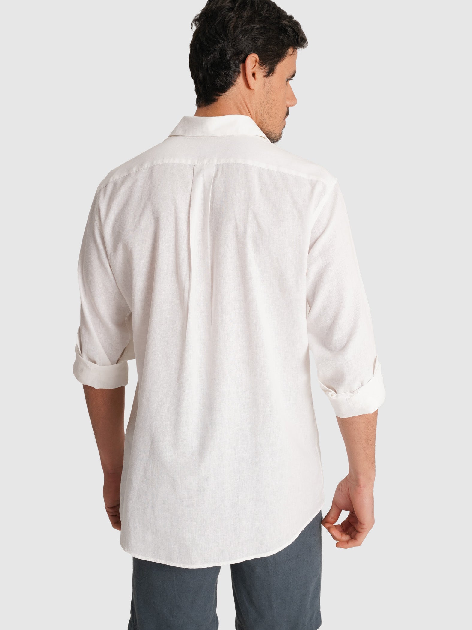 WHITE LONG SLEEVE REGULAR FIT MR SHIRT. BLUE