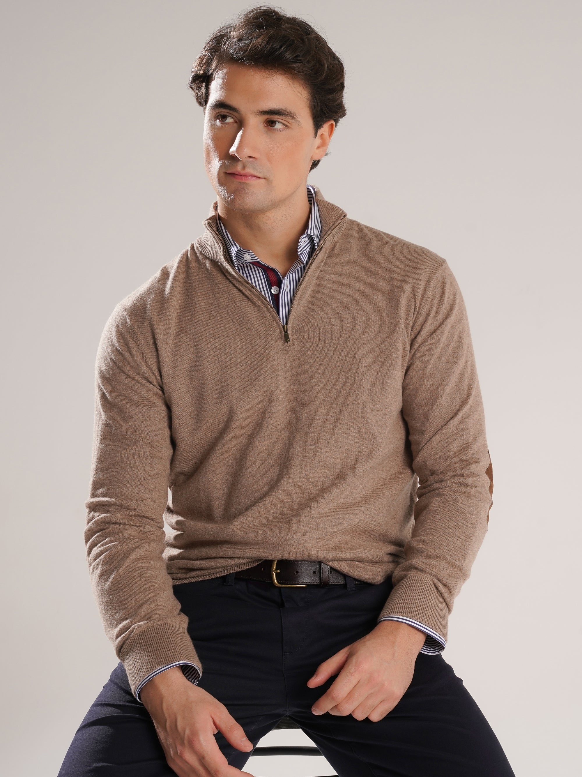 JERSEY BEIGE CON CODERAS MR REGULAR FIT. AZUL