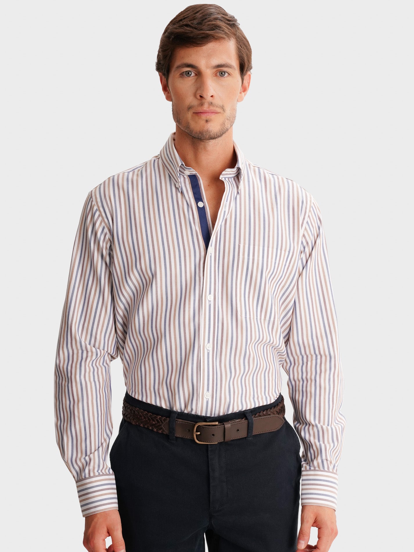 WHITE REGULAR FIT MR SHIRT. BLUE