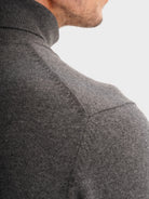 JERSEY FINO GRIS MANGA LARGA REGULAR FIT MR. AZUL