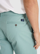 BERMUDA DE SARGA VERDE REGULAR FIT MR. AZUL