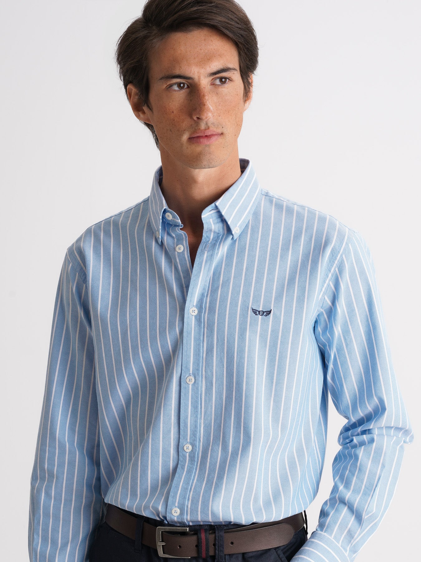 Camisa azul Oxford de corte estándar de Mr. Blue