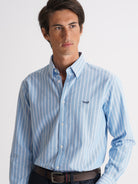 Camisa azul Oxford de corte estándar de Mr. Blue