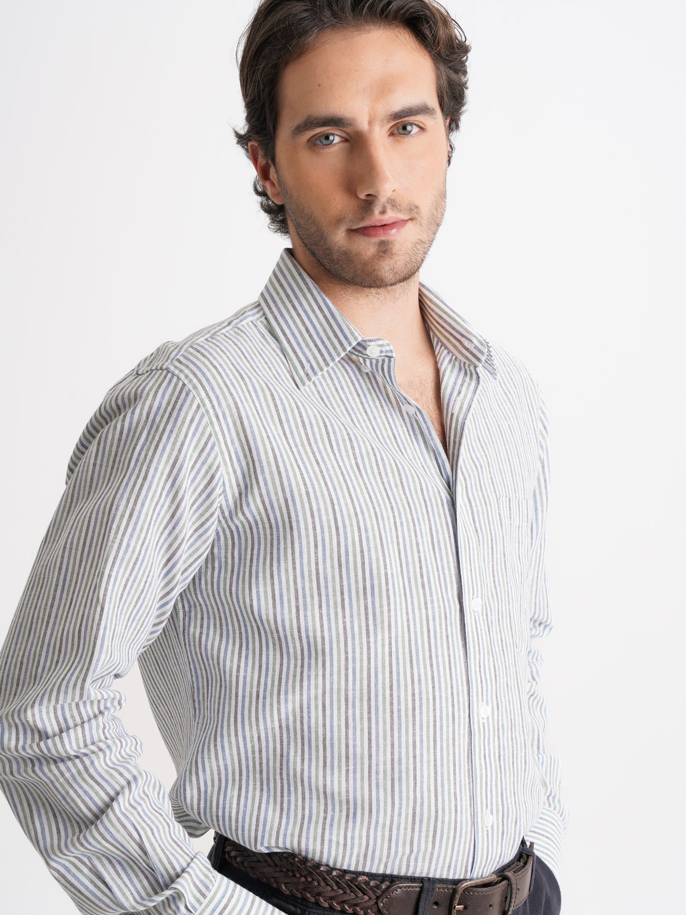 Camisa de corte estándar de lino verde de Mr. Blue